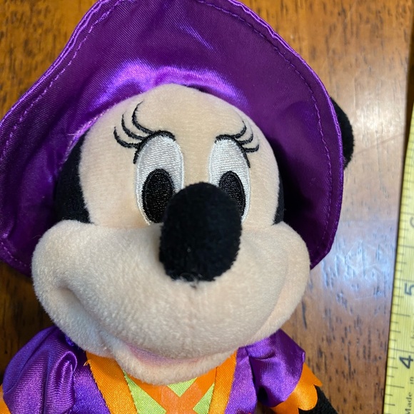 Disney’s Minnie mouse Halloween witch plush - Picture 5 of 9